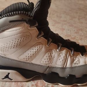 Jordan retro 9 baring size 6